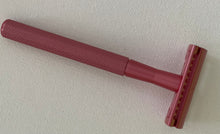 Load image into Gallery viewer, Coral colored metal safety razor. Comes with 5 blades. Great for close shaves.
